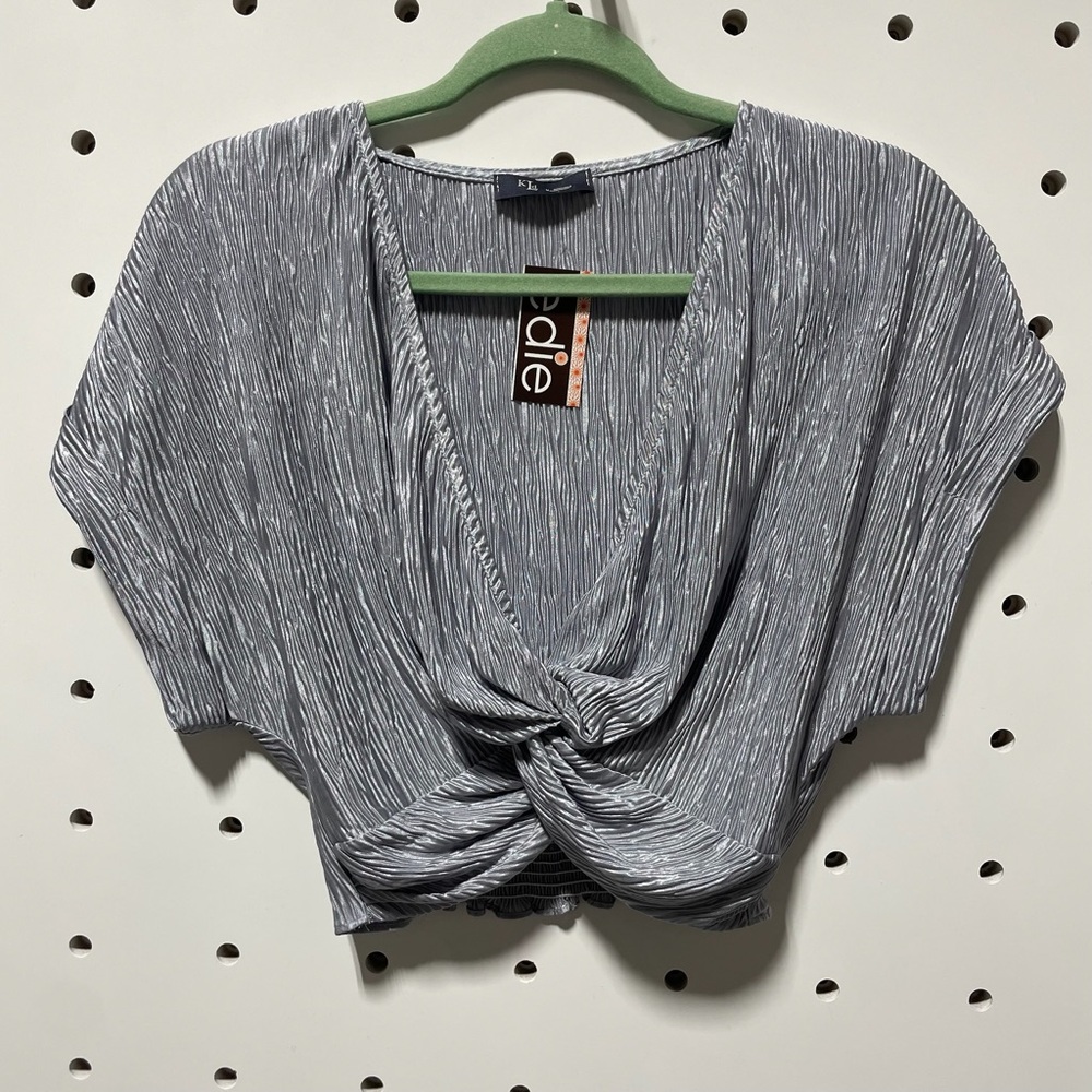NWT KLD Crinkle Silver Twist Front Top Size L